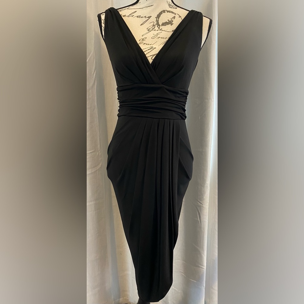 Maggy London DRESS Size 6 V-Neck
Ruched Waist Sarong Wrap High Low Tulip